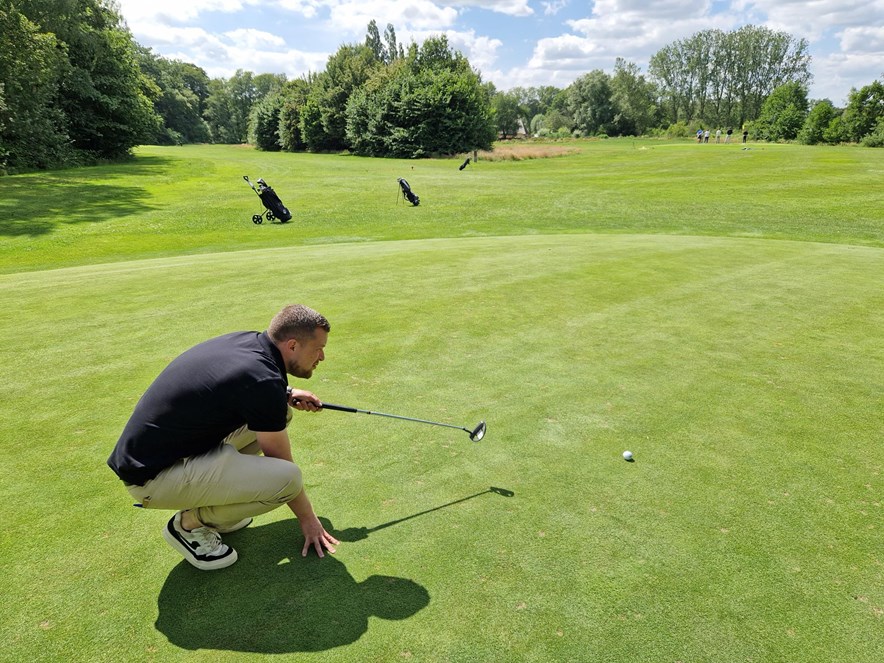 Waarom zijn er zo weinig linshandige golfers?