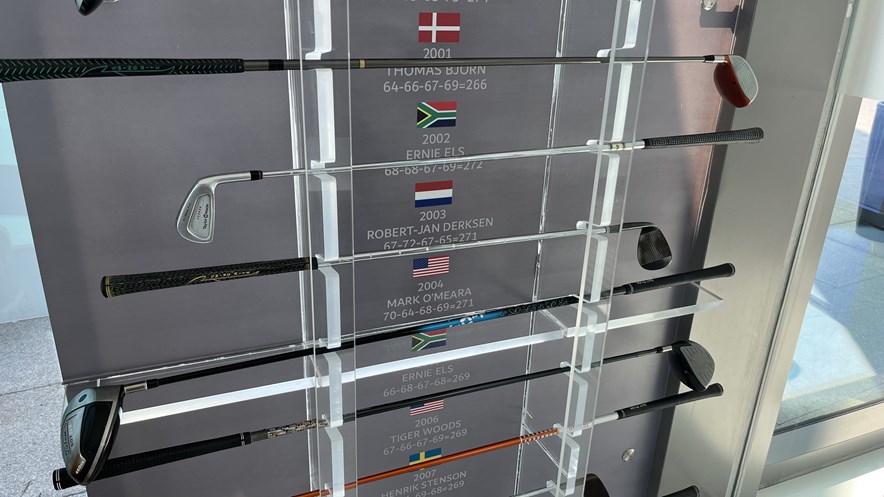 Wedge van golfer Derksen in clubhuis in Dubai