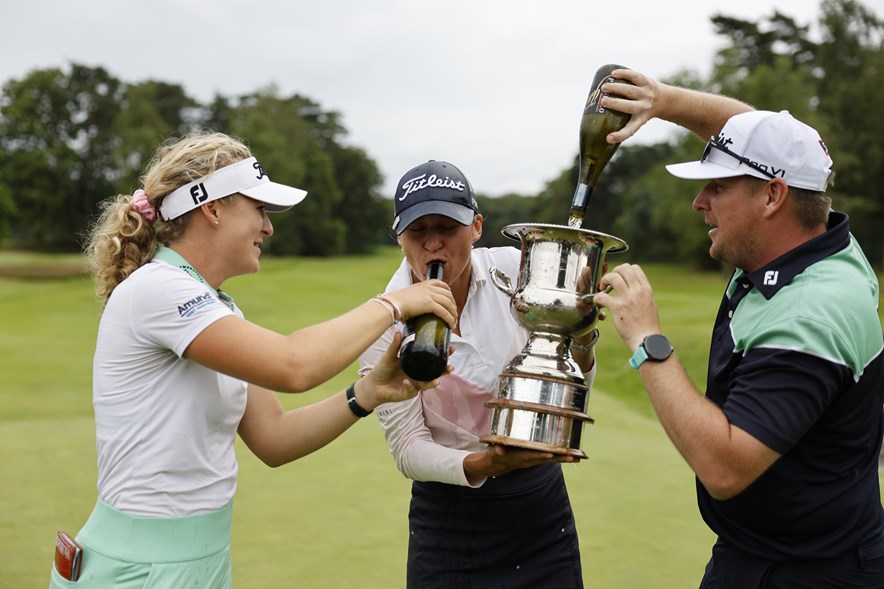 De Tsjechische topgolfster Jana Melichova viert het winnen van het Dutch Ladies Open in 2024